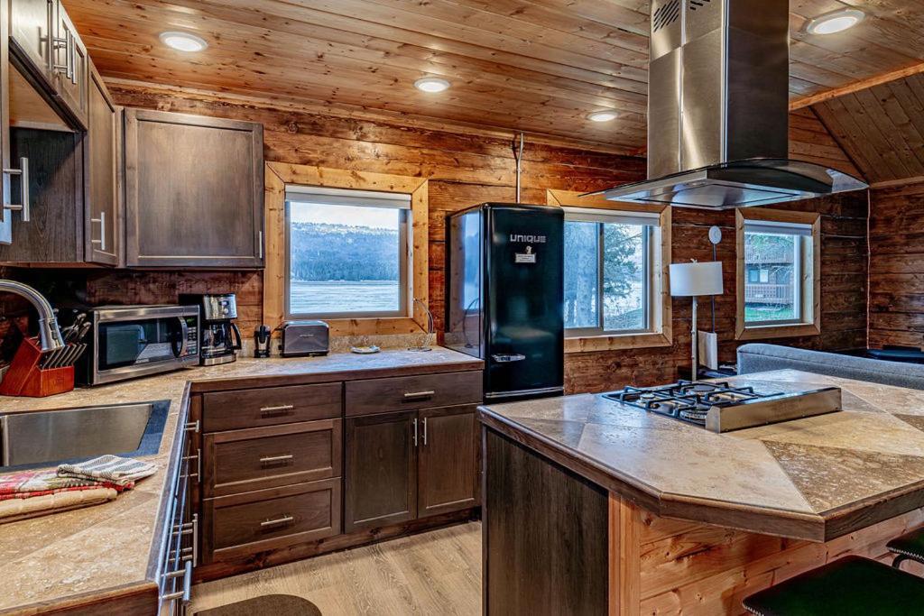 Lakeshore Lodging Cabins Хоумър Екстериор снимка